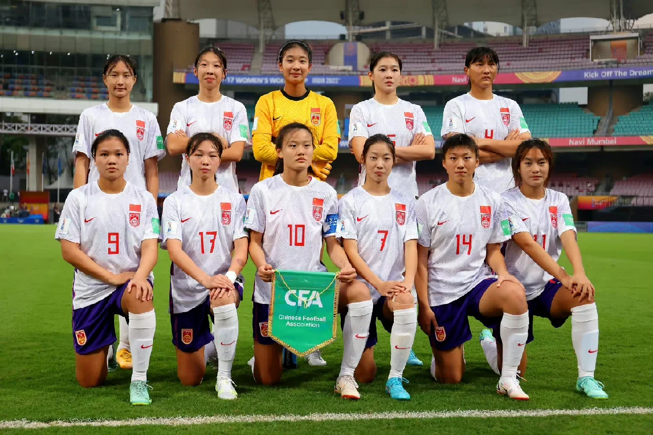 包含毫不畏惧！中国女足姑娘勇夺比赛的词条