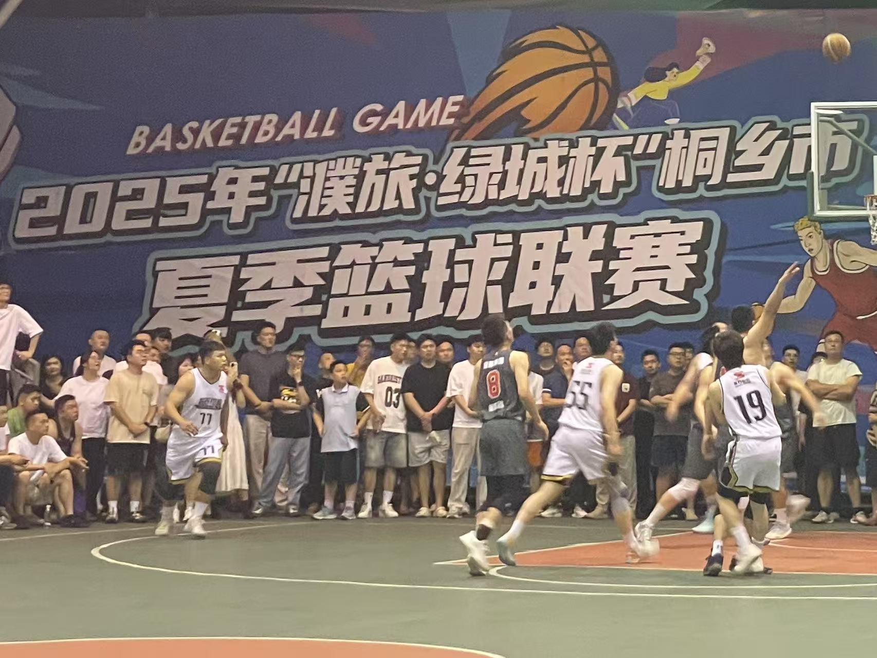 篮球比赛上演了一场惊奇连连的对决