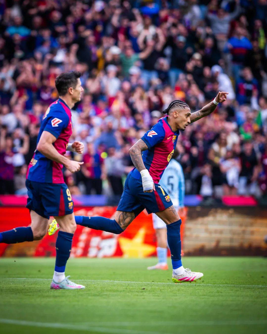 巴塞罗那客场逆转取胜，保持追赶步伐的简单介绍