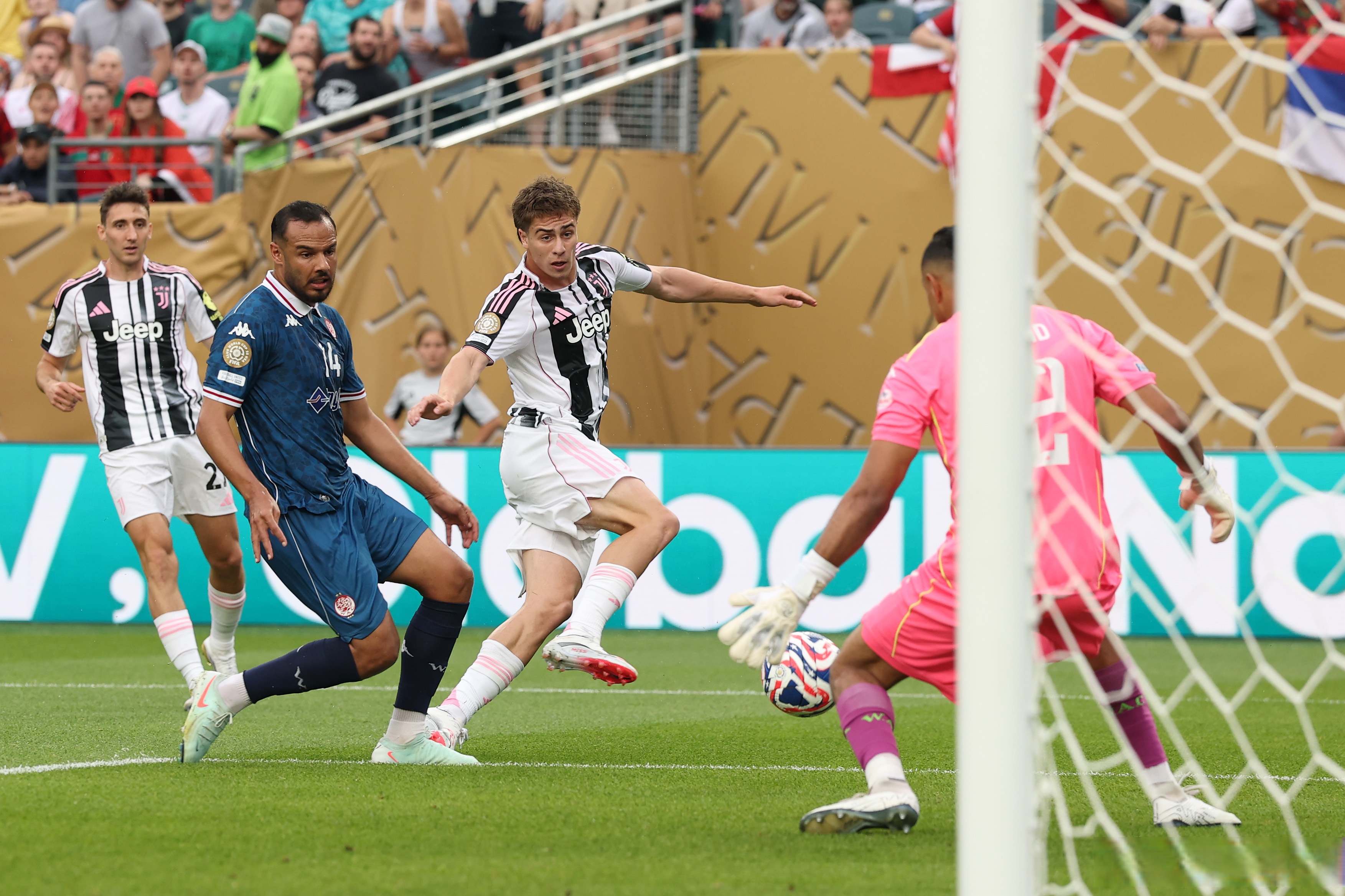 包含尤文图斯后卫赛后接受采访，对比赛做出评论的词条