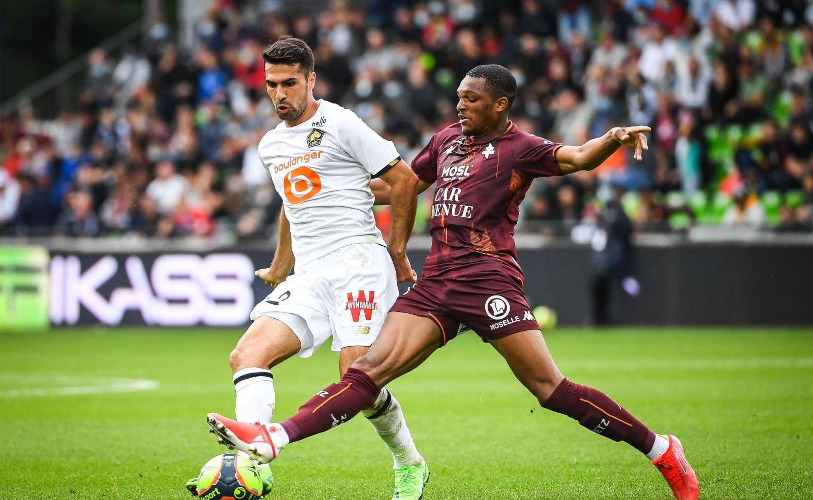 里昂队逆转取胜，惊险保持不败