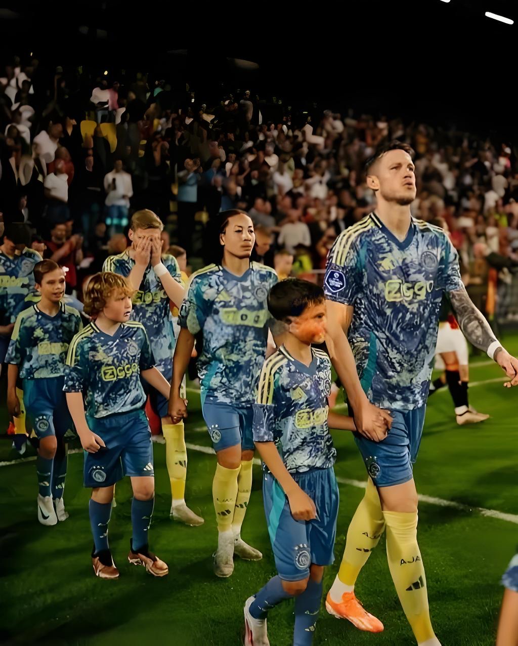 包含斯旺西主场大捷，新援球员表现抢眼的词条