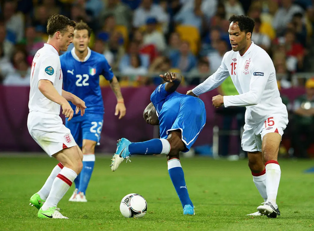 爱游戏网页版登录入口-欧预赛精彩瞬间：球员技艺妙绝，粉丝欢呼不止