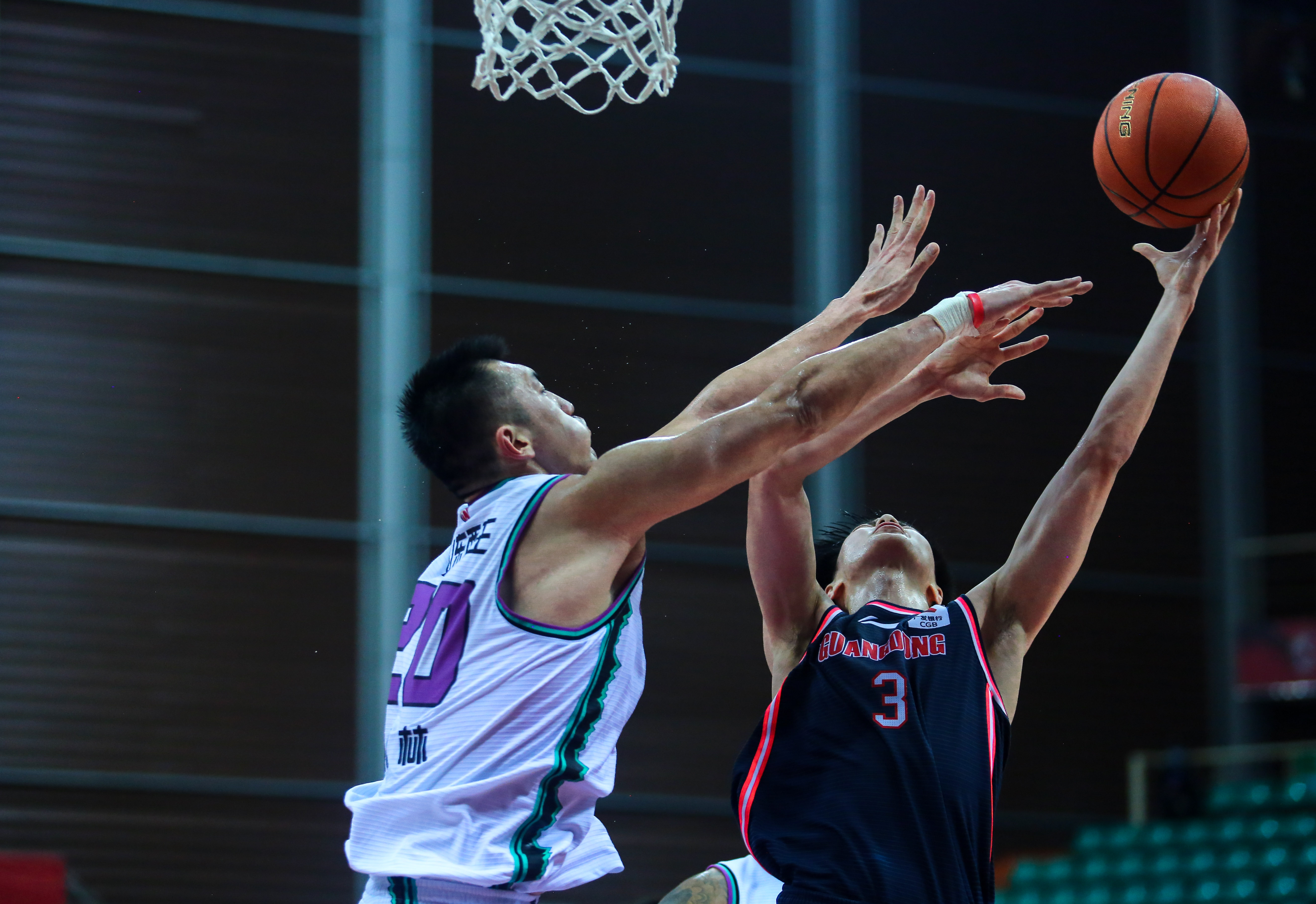 关于强队对战激情迸发,篮球联赛呈现火爆局面的信息 关于强队对战激情迸发,篮球联赛呈现火爆局面的信息