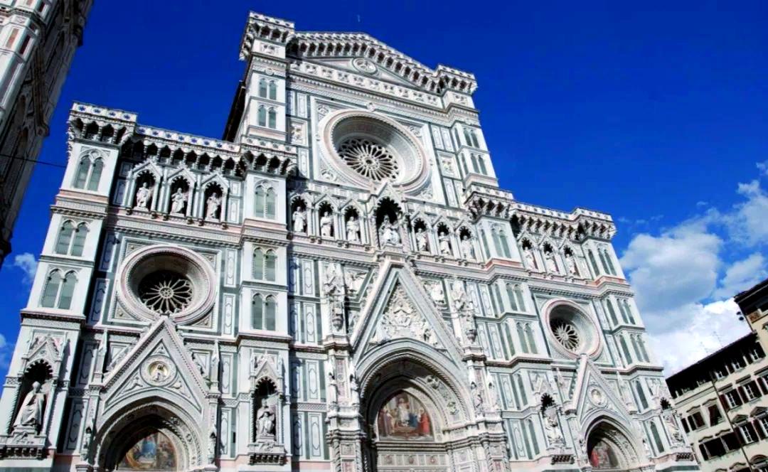 包含佛罗伦萨脱颖而出,摆脱降级威胁的词条 包含佛罗伦萨脱颖而出,摆脱降级威胁的词条